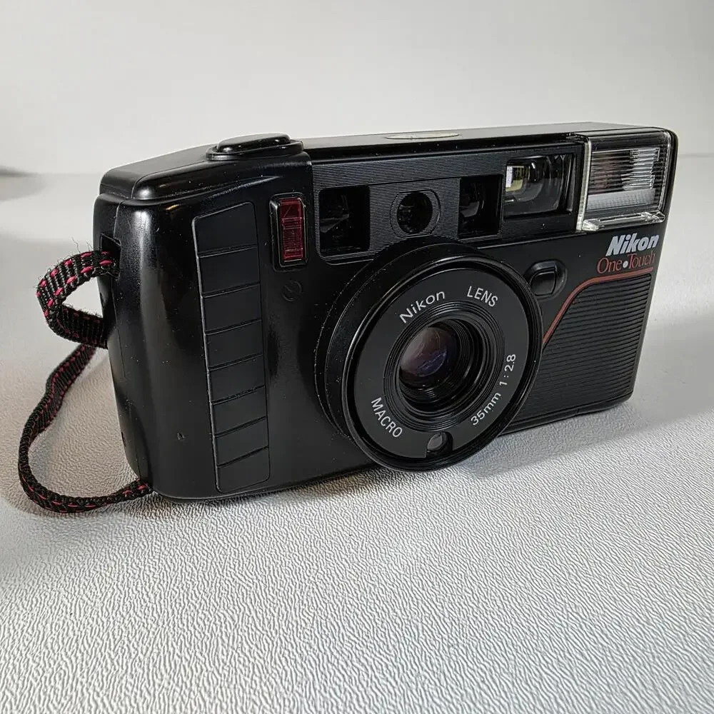 Nikon One Touch Point & Shoot 35 mm Film Camera 1:2.8 Flash W/Case Tested